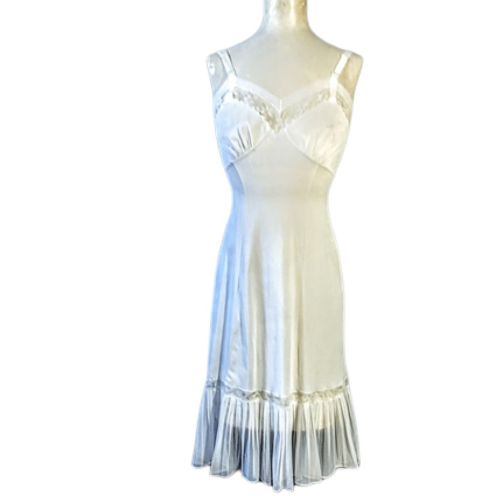 1950s Vintage White Nylon Full Slip Dress Chemise With Ruffled Hem And Lace Trim